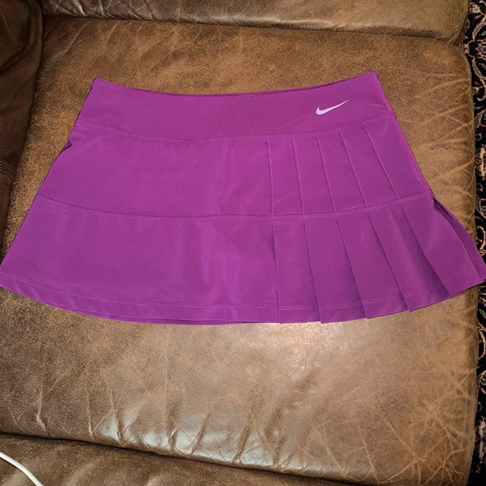 Nike women’s M drifit athletic skirt with built in shorts